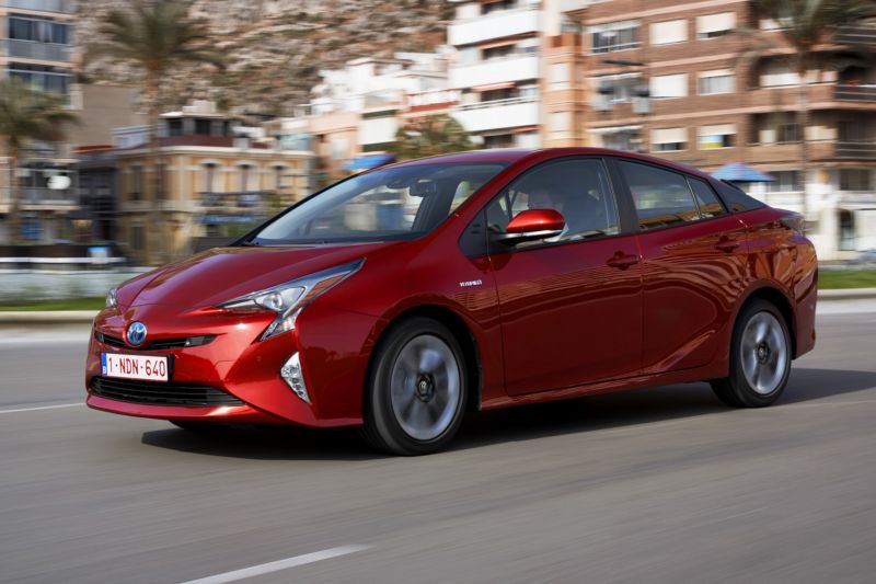 Hybridní Toyota Prius čtvrté generace.