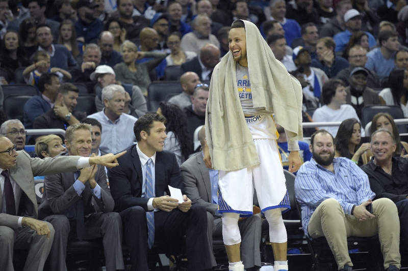 Rozehrávač Stephen Curry dalším fenomenálním výkonem dovedl basketbalisty Golden State k vítězství 130:114 na palubovce Orlanda. 