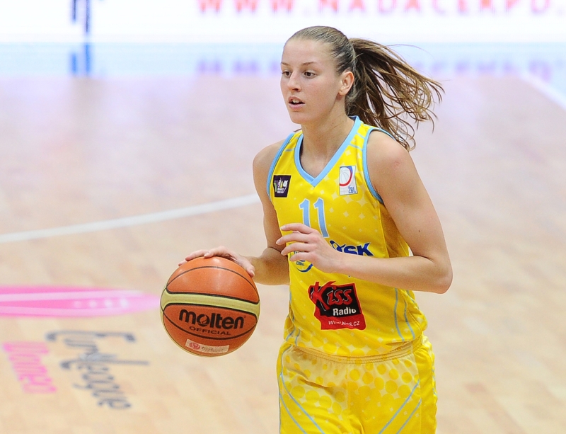 Opora basketbalové reprezentace i USK Praha Kateřina Elhotová podepsala smlouvu s týmem zámořské ligy WNBA Minnesota Lynx. 