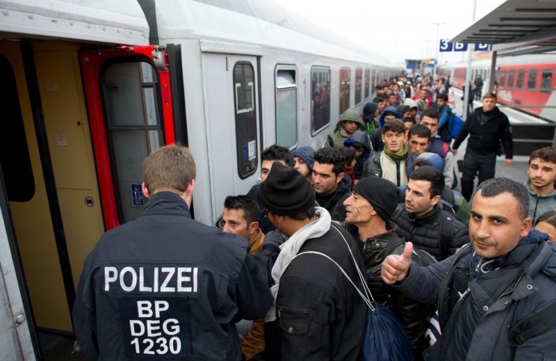 Migranti na německé hranici s Rakouskem. Migranti na německé hranici s Rakouskem.