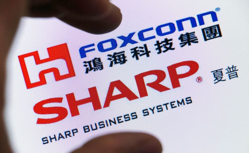Sharp a Foxconn. Sharp a Foxconn.