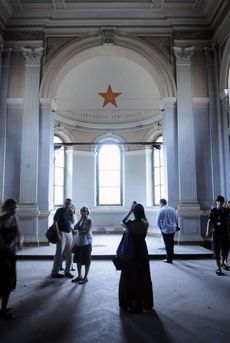 Na snímku kaple v bývalé věznici v Uherském Hradišti. Dle svědectví bývalých politických vězňů zde pracovníci StB zpovídali vězně převlečeni za kněze.