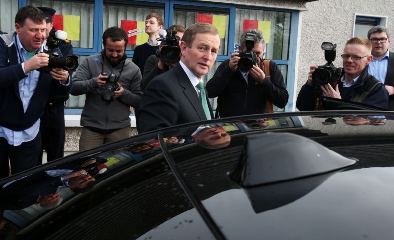 Hlavní vládní strana, křesťansko-demokratická Fine Gael, v jejímž čele stojí premiér Enda Kenny, podle průzkumu získala 26,1 procenta hlasů.
