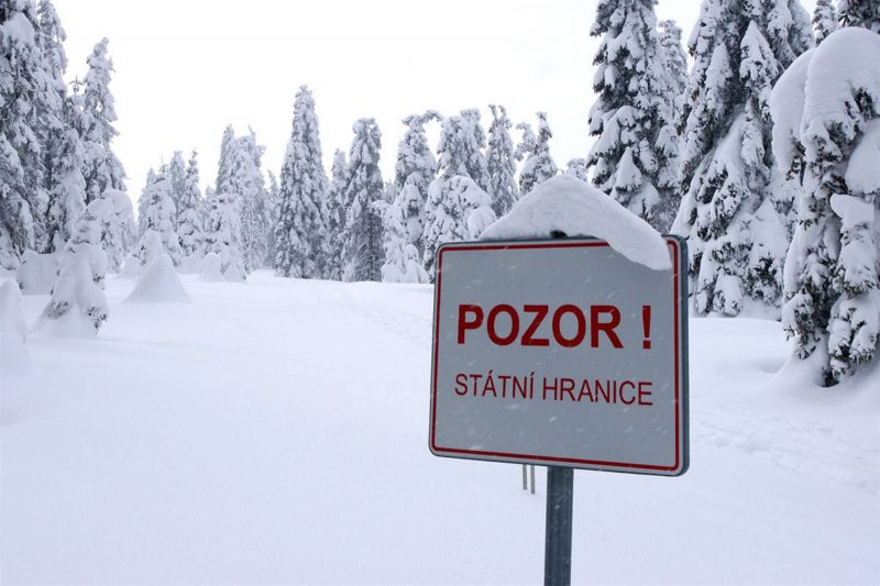 Státní hranice jsou zatím volně průchozí.