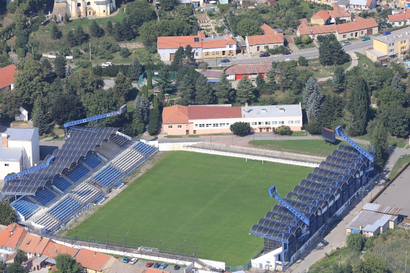 Někdejší prvoligový fotbalový stadion v Drnovicích na Vyškovsku jde do dražby. 