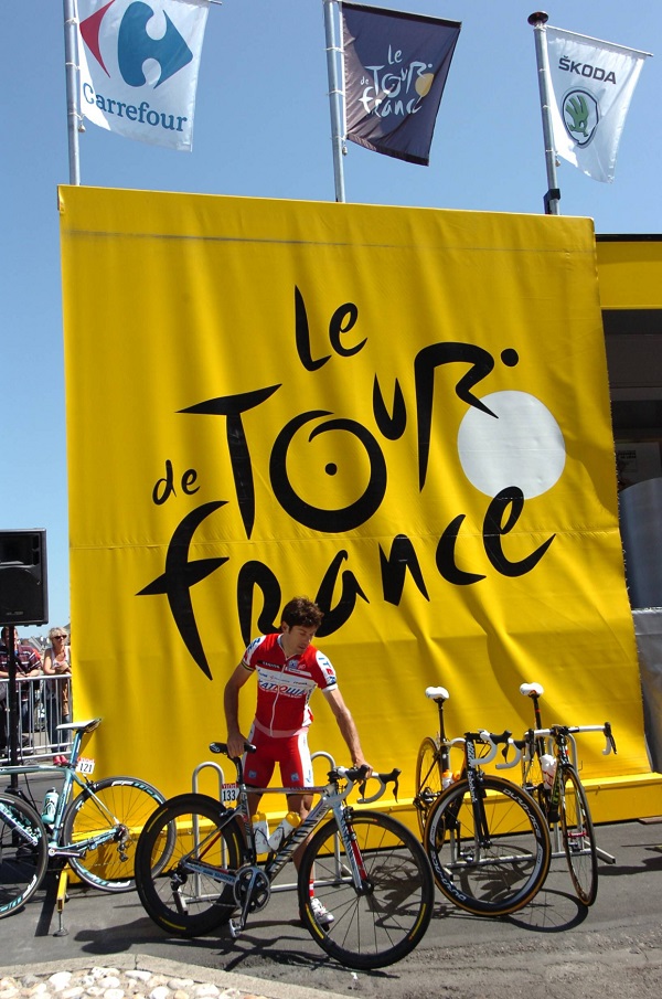 Francouzští vinaři hrozí, že naruší jednu z etap Tour de France.