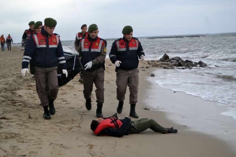 Širší zapojení NATO do řešení uprchlické krize zatím není v plánu.