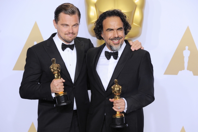 Spolupráce vynesla oběma Oscara. DiCaprio (vlevo) získal sošku za herecký výkon v hlavní roli a Inárritu za režii.