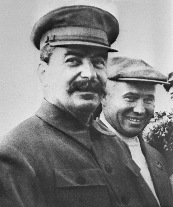 Masový vrah Josif Stalin byl Generální tajemníkem Komunistické strany Sovětského svazu v letech 1922–1952. Masový vrah Josif Stalin byl Generální tajemníkem Komunistické strany Sovětského svazu v letech 1922–1952.