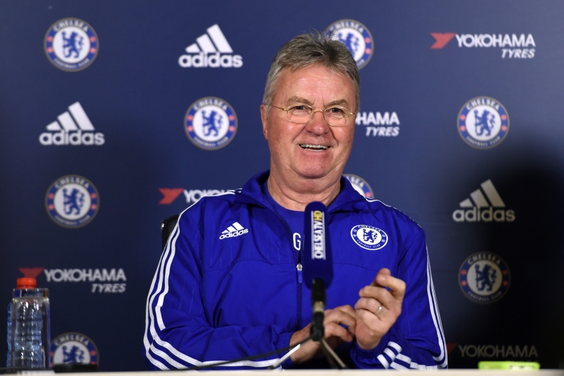 Když kouč Guus Hiddink v prosinci převzal po odvolaném Josém Mourinhovi fotbalisty Chelsea, krčili se až na šestnáctém místě Premier League bod od sestupové pásma. 