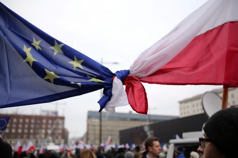 Evropská komise si dělá starosti o osud demokracie v Polsku.
