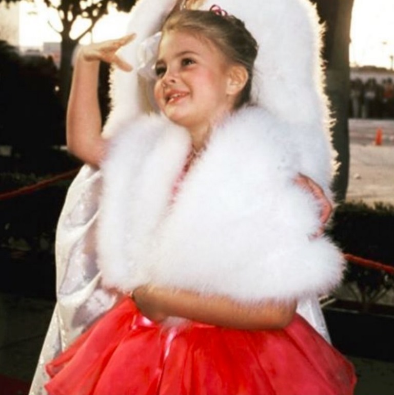 V sedmi letech se Drew Barrymore poprvé účastnila oscarového ceremoniálu.