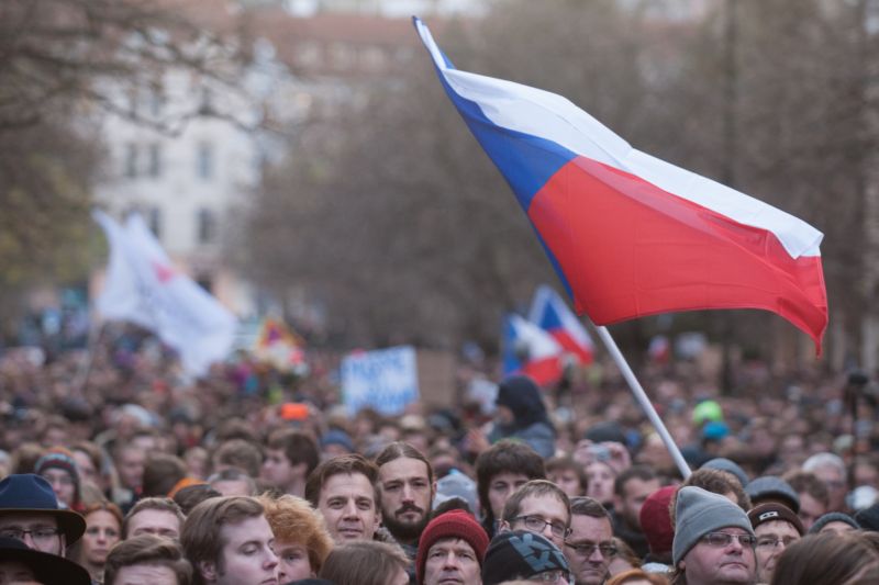 Pietní shromáždění studentů vysokých škol na pražském Albertově 17. listopadu.