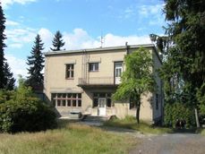 . V objektu od roku 2000 do července 2015 sídlila Základní katolická škola.