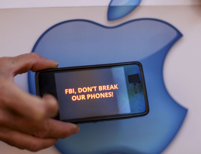 Apple podporují i jeho klienti. Apple podporují i jeho klienti.