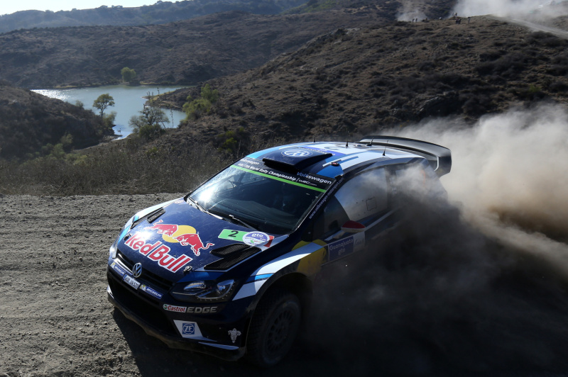 Jari-Matti Latvala vede o půl minuty Mexickou rallye.