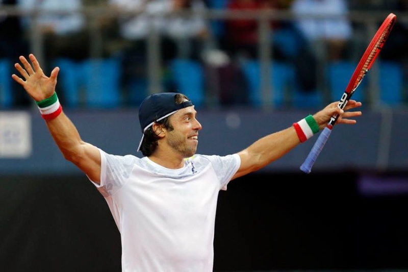 Italští tenisté postoupili do čtvrtfinále Davis Cupu.