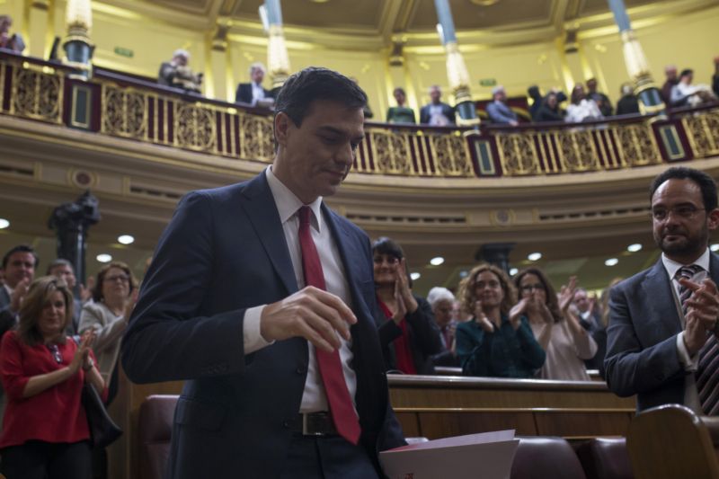 Šéf španělských socialistů Pedro Sánchez ani při druhém hlasování nezískal podporu poslanců.