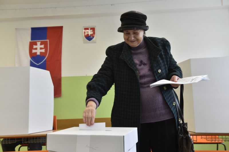 Volební místnost v Trnavě. 