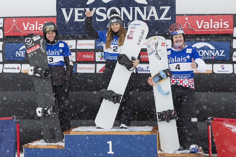 Eva Samková na stupních vítězů. 