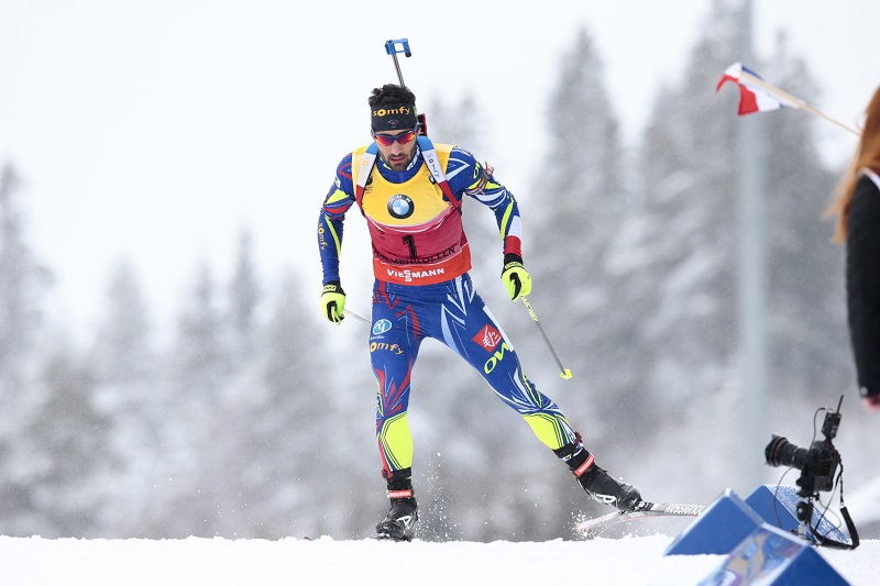 Martin Fourcade vyhrál stíhací závod biatlonistů a v Oslu slaví už třetí titul mistra světa.