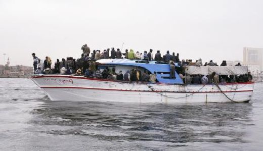 Loď s migranty (ilustrační foto).
