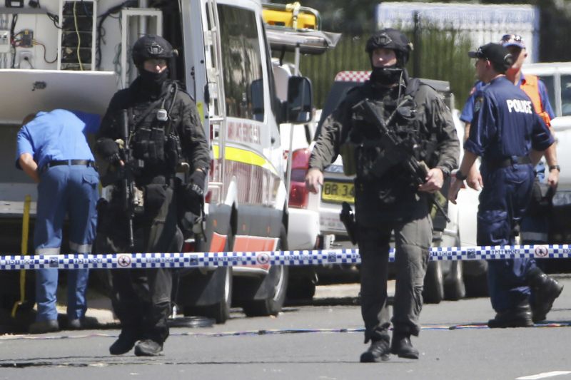 Při střelbě v Sydney zemřel jeden muž a další dva jsou zraněni.