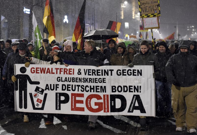 Demonstrace příznivců Pegidy.