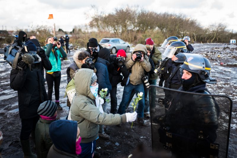 Demolice uprchlického kempu u francouzského města Calais.