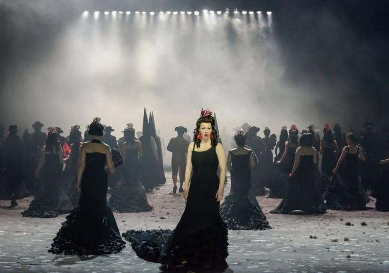 V hlavní roli Carmen vystoupí pěvkyně Jana Hrochová. V hlavní roli Carmen vystoupí pěvkyně Jana Hrochová.