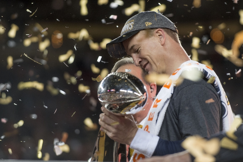 Jedna z největších hvězd v historii zámořské ligy amerického fotbalu NFL Peyton Manning oznámil konec kariéry. 