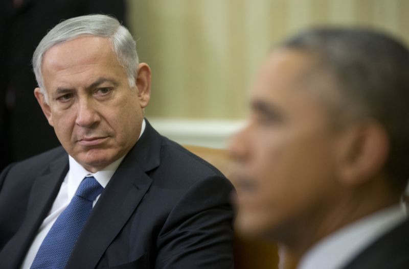Izraelský premiér Benjamin Netanjahu. V popředí Barack Obama.