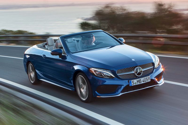 Mercedes-Benz třídy C v karosářské verzi kabriolet.