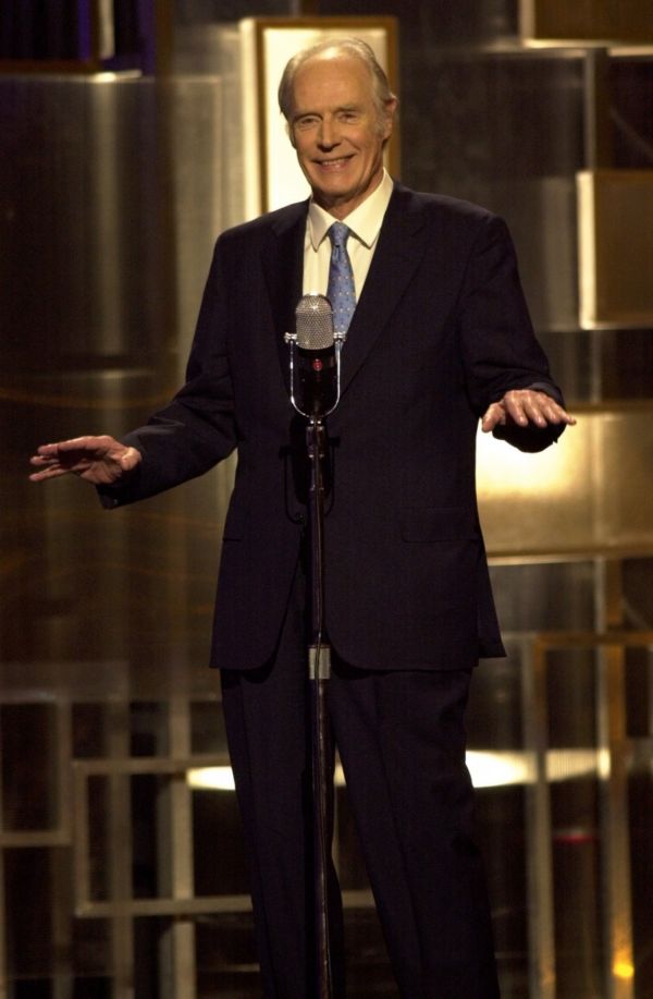Britský hudební producent, skladatel a hudebník sir George Martin.