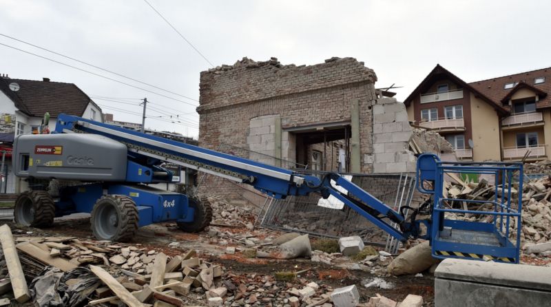 Aktuální snímek demolice částí neobydleného domu v Sokolské ulici ve Zlíně. Aktuální snímek demolice částí neobydleného domu v Sokolské ulici ve Zlíně.