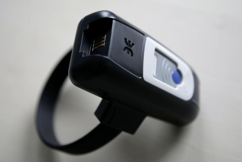 Elektronický náramek. 