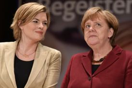 Lídryně CDU v Porýní-Falci Julia Klöcknerová s kancléřkou Angelou Merkelovou.