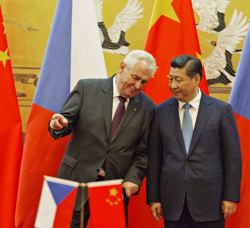 Prezident Miloš Zeman s čínským prezidentem Si Ťin-pchingem. Prezident Miloš Zeman s čínským prezidentem Si Ťin-pchingem.