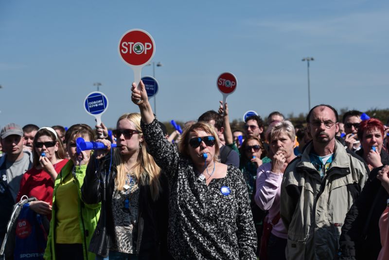 Demonstrace zaměstnanců za vyšší mzdy. Demonstrace zaměstnanců za vyšší mzdy.