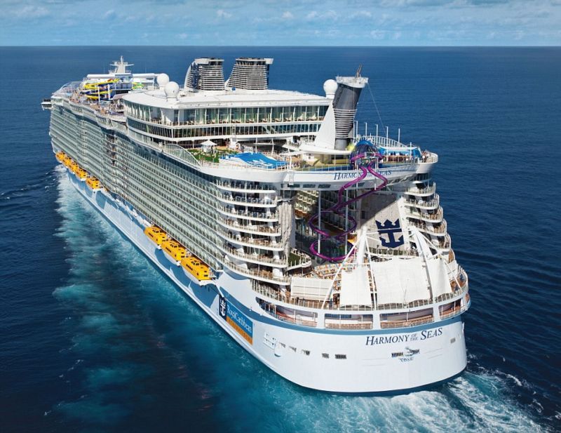 Šestnáctipodlažní parník nazvaný Harmony of the Seas.