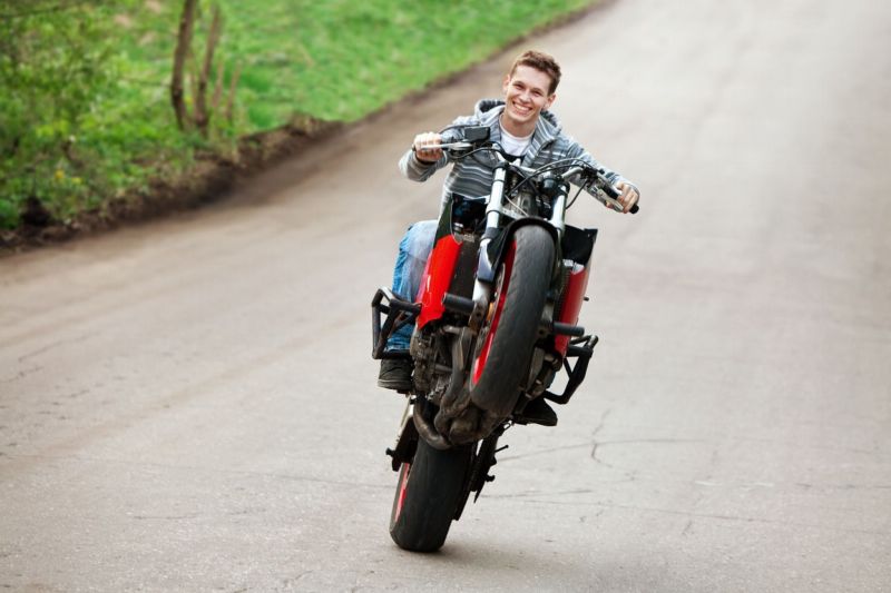 U závěrečné zkoušky budou studenti autoškoly muset jet na motocyklu bez instruktora i zkušebního komisaře.