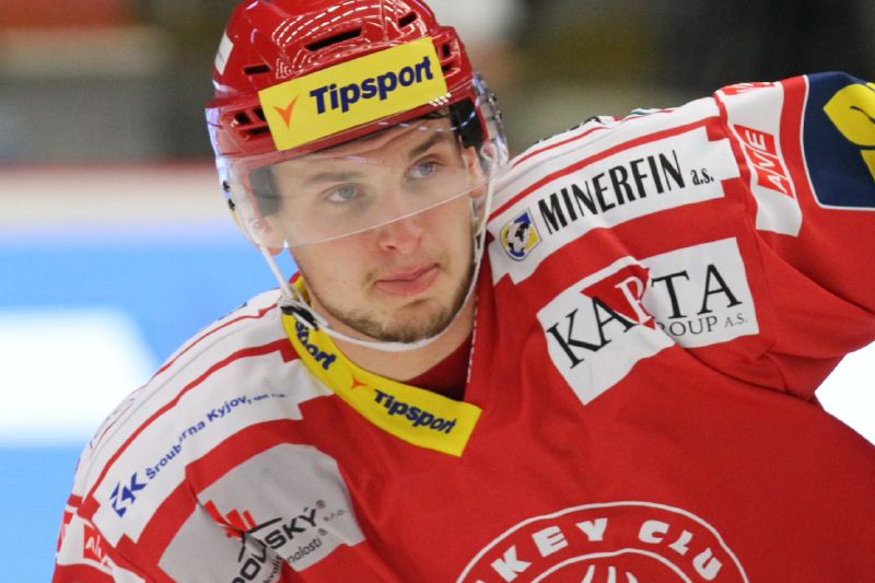 Hokejista Třince Denis Kindl. 