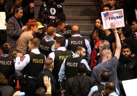 V Chicagu musela tábory oddělit policie.