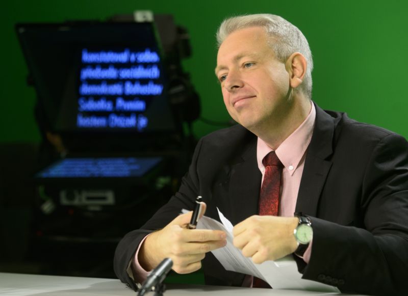 Milan Chovanec ve studiu České televize. Milan Chovanec ve studiu České televize.