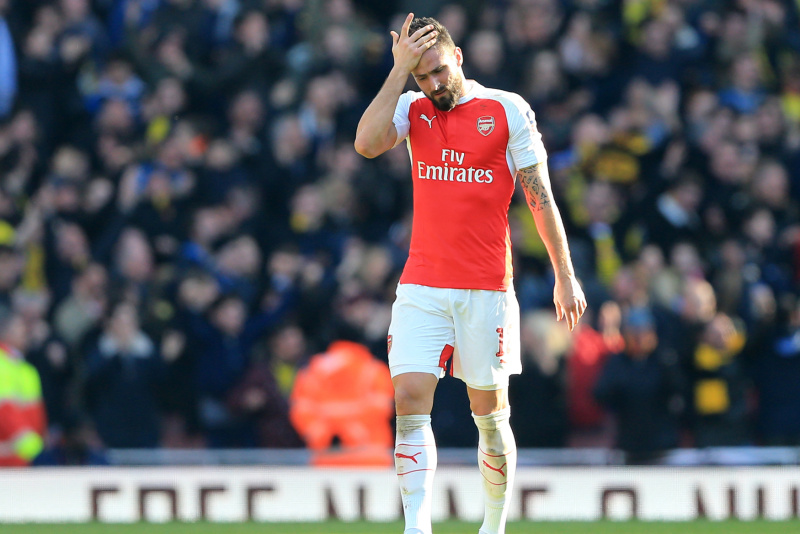 Zoufalý Olivier Giroud z Arsenalu.