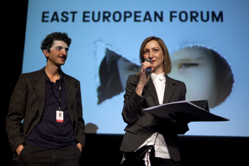 Na snímku Luke Moody z Britdoc a producentka vítězného projektu Viktória Hozzová.