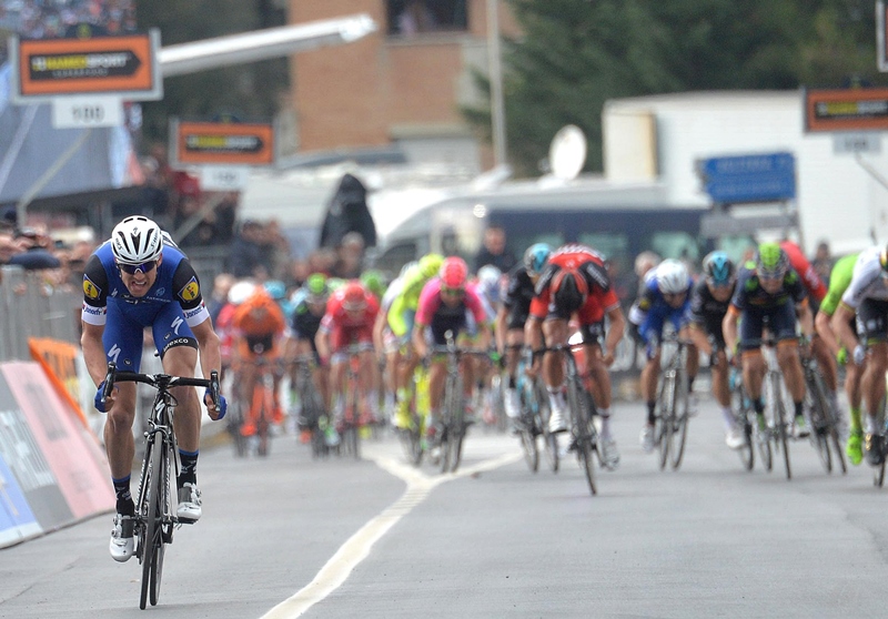 Cyklista Zdeněk Štybar dojel čtvrtý v předposlední 6. etapě závodu Tirreno-Adriatico a přišel o modrý trikot lídra. Cyklista Zdeněk Štybar dojel čtvrtý v předposlední 6. etapě závodu Tirreno-Adriatico a přišel o modrý trikot lídra.