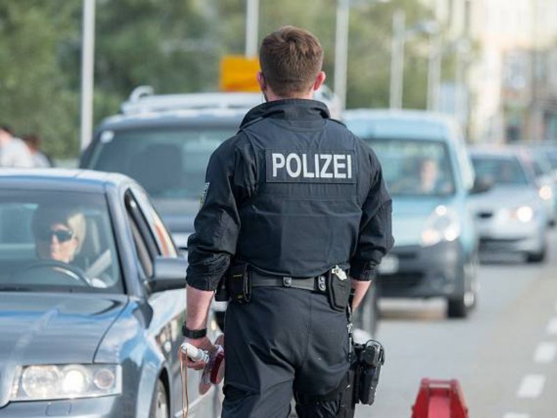 Německý soud poslal na čtyři a půl roku do vězení bulharského pašeráka, který loni převezl v chladírenském voze 81 běženců.