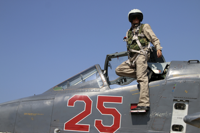 Ruský pilot na základně v Sýrii. Ruský pilot na základně v Sýrii.