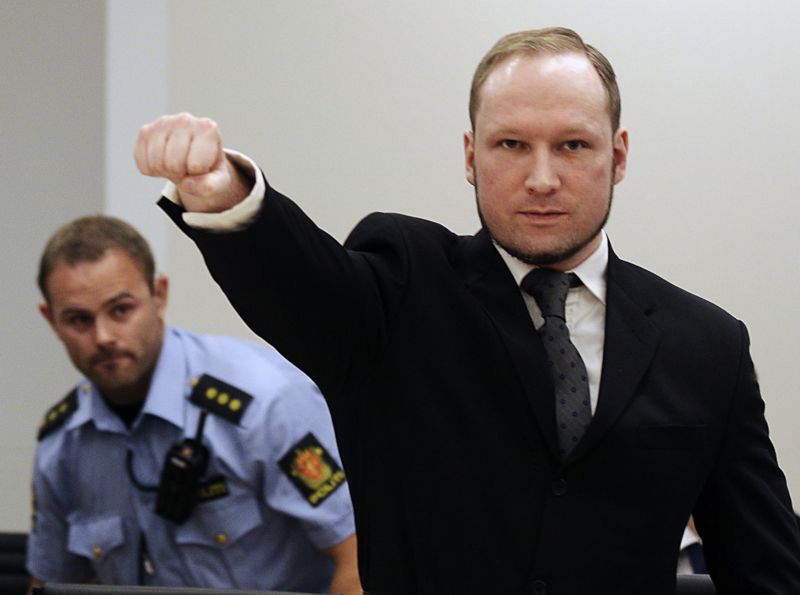 Soud projednává stížnost teroristy Anderse Behringa Breivika.